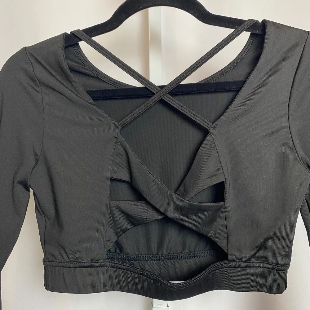Womenʻs Black Long Sleeve Crop Top with Criss Cross Back Size Small